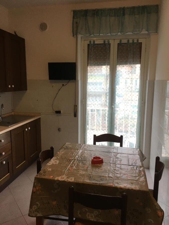 Appartamento Miramare, 2 Camere, Cucina, Bagno, ヴェンティミーリア エクステリア 写真