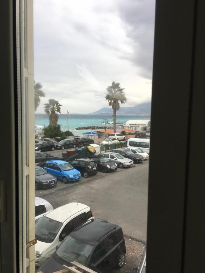 Appartamento Miramare, 2 Camere, Cucina, Bagno, ヴェンティミーリア エクステリア 写真