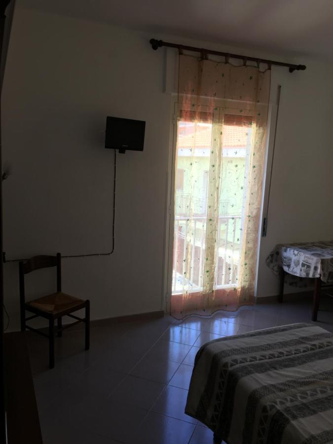 Appartamento Miramare, 2 Camere, Cucina, Bagno, ヴェンティミーリア エクステリア 写真