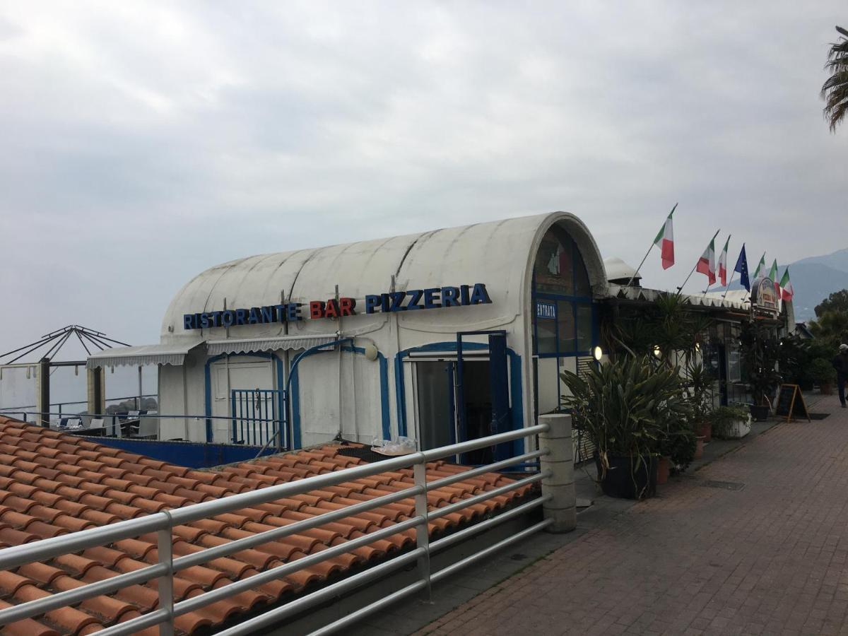Appartamento Miramare, 2 Camere, Cucina, Bagno, ヴェンティミーリア エクステリア 写真