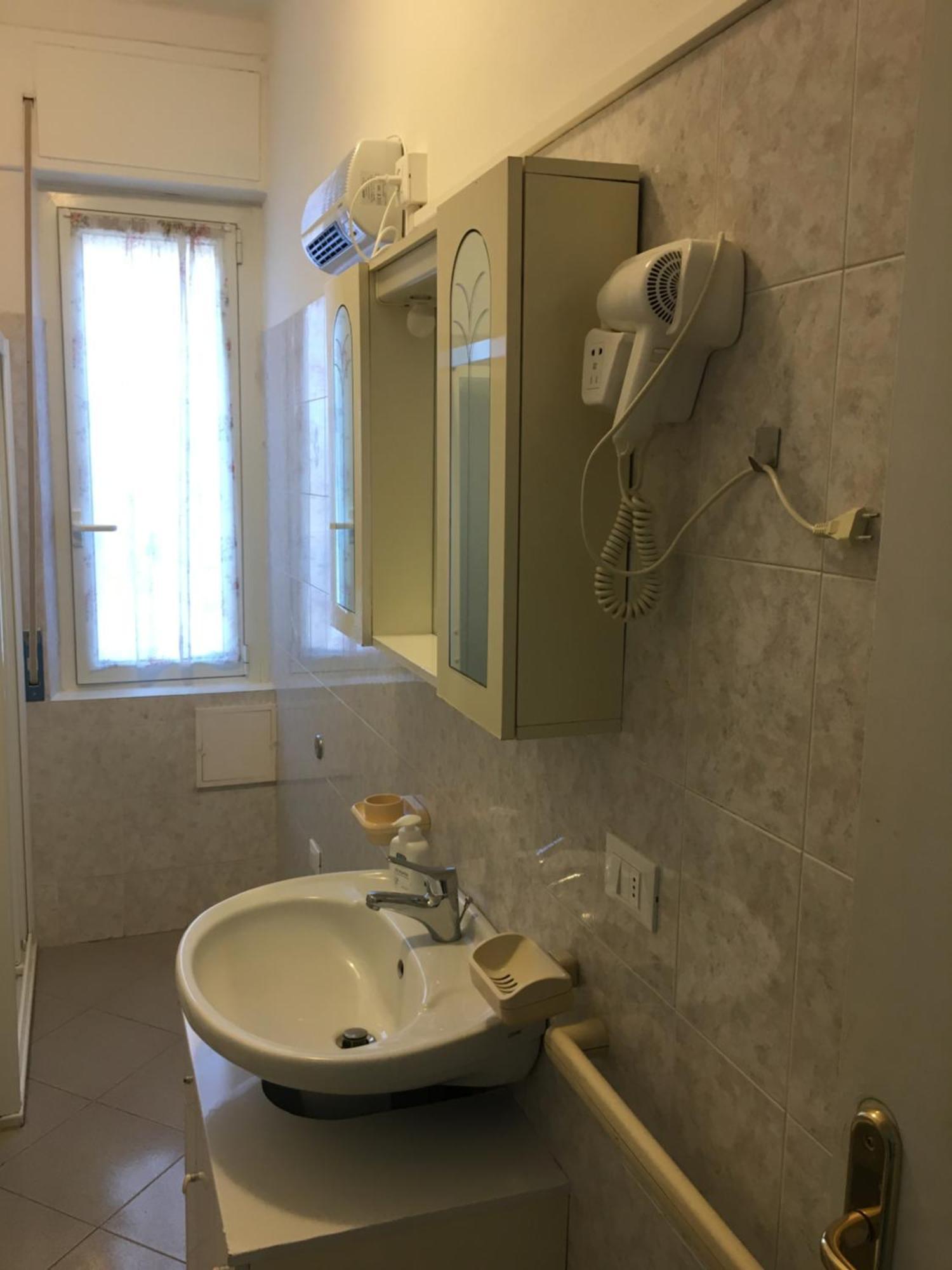 Appartamento Miramare, 2 Camere, Cucina, Bagno, ヴェンティミーリア エクステリア 写真